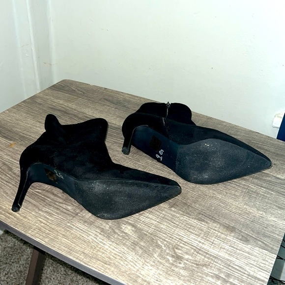 Rouge  Ready faux suede black booties, black size 9 zipper side 3 inch heel - Picture 4 of 8